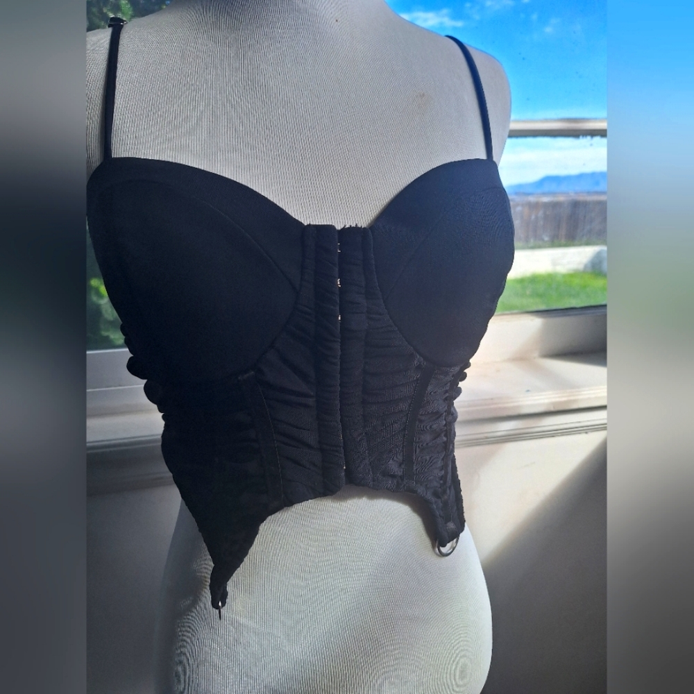 Black top, Corset